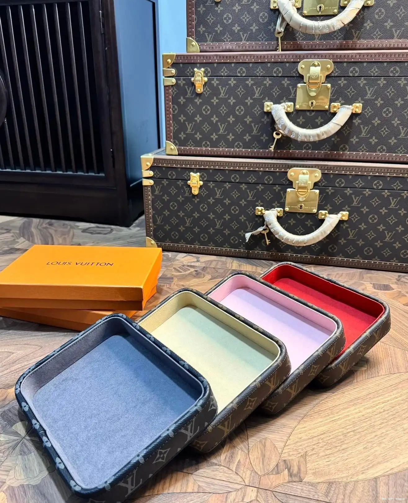 LV VALET TRAY CUSTOM 0522